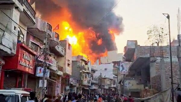 Alipur_fire_1708016427428_1708016427733