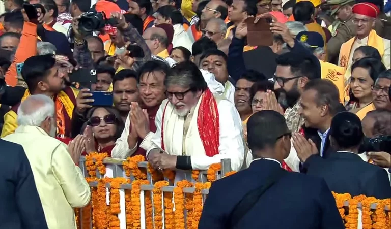 Amitabh Bachchan ने Ayodhya में किये रामलला के दर्शन, मौनी अमावस्या पर सरयू में स्नान के लिए उमड़ी भक्तों की भारी भीड़